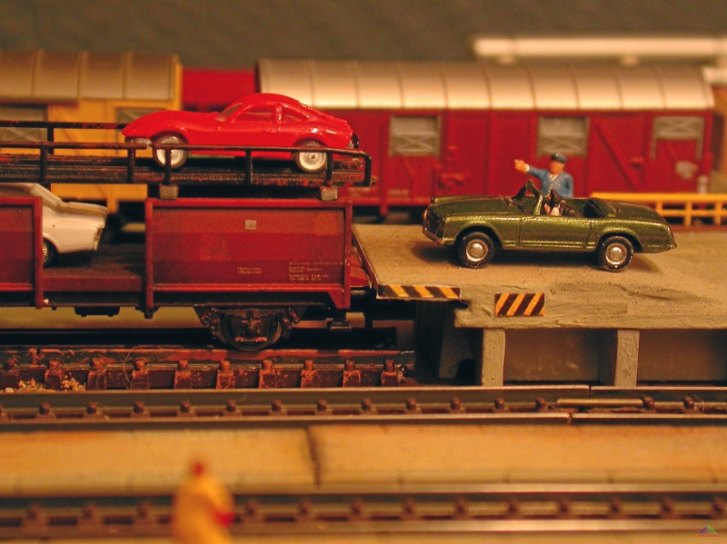 049 Bitte hier entlang.JPG - Bitte hier entlang - und im Waggon in der Spur bleiben wie in der Waschanlage